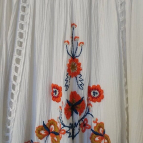 TAYLOR & SAGE Juniors' Embroidered Off the Shoulder Dress Boho - Picture 6 of 8